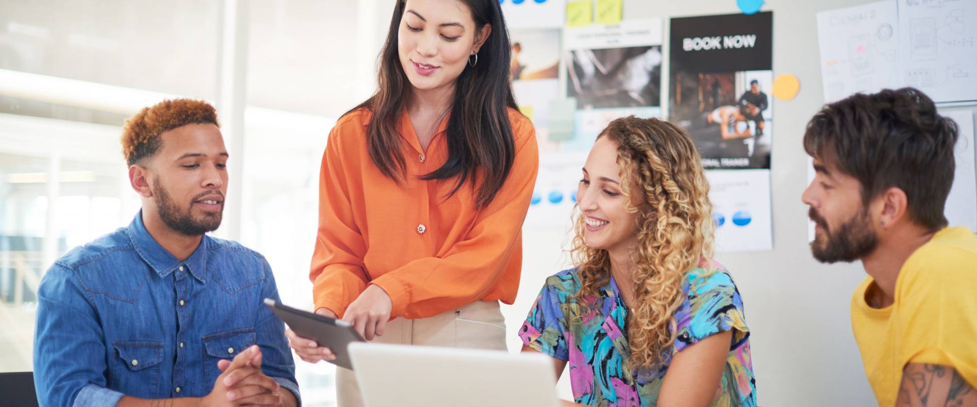 A digital marketing expert offering insights during a consultancy session